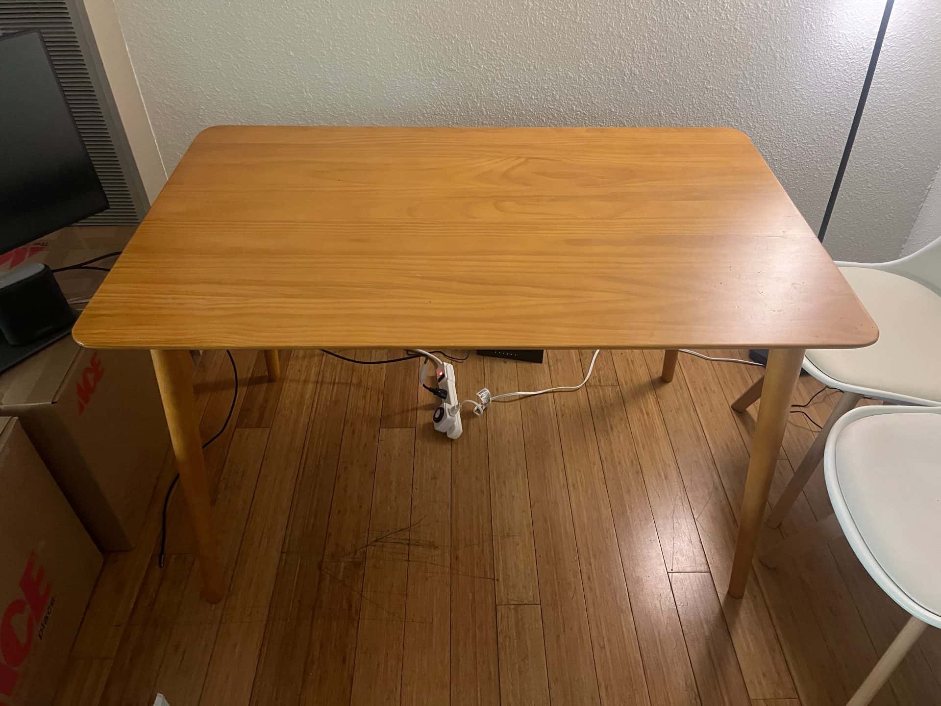 Zinus Jen 47 inch solid wood table in good condition - RRP $300 1