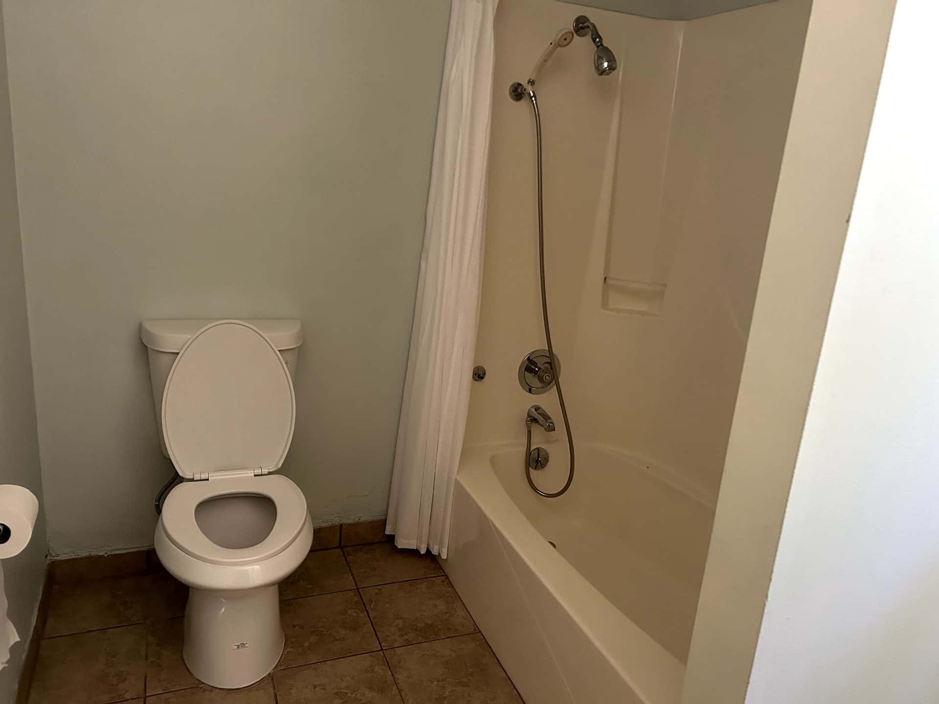Bedroom with private bathroom available in beautiful and peaceful Portola Valley house, 20 mins to Stanford, bills and cleaning included 3
