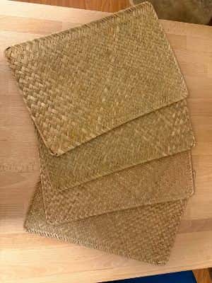 4 Rectangular Woven Placemats 1