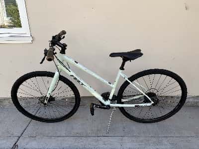 Felt Verza Speed 40 Hybrid Bike + Helmet, ABUS Lock & Lights 1