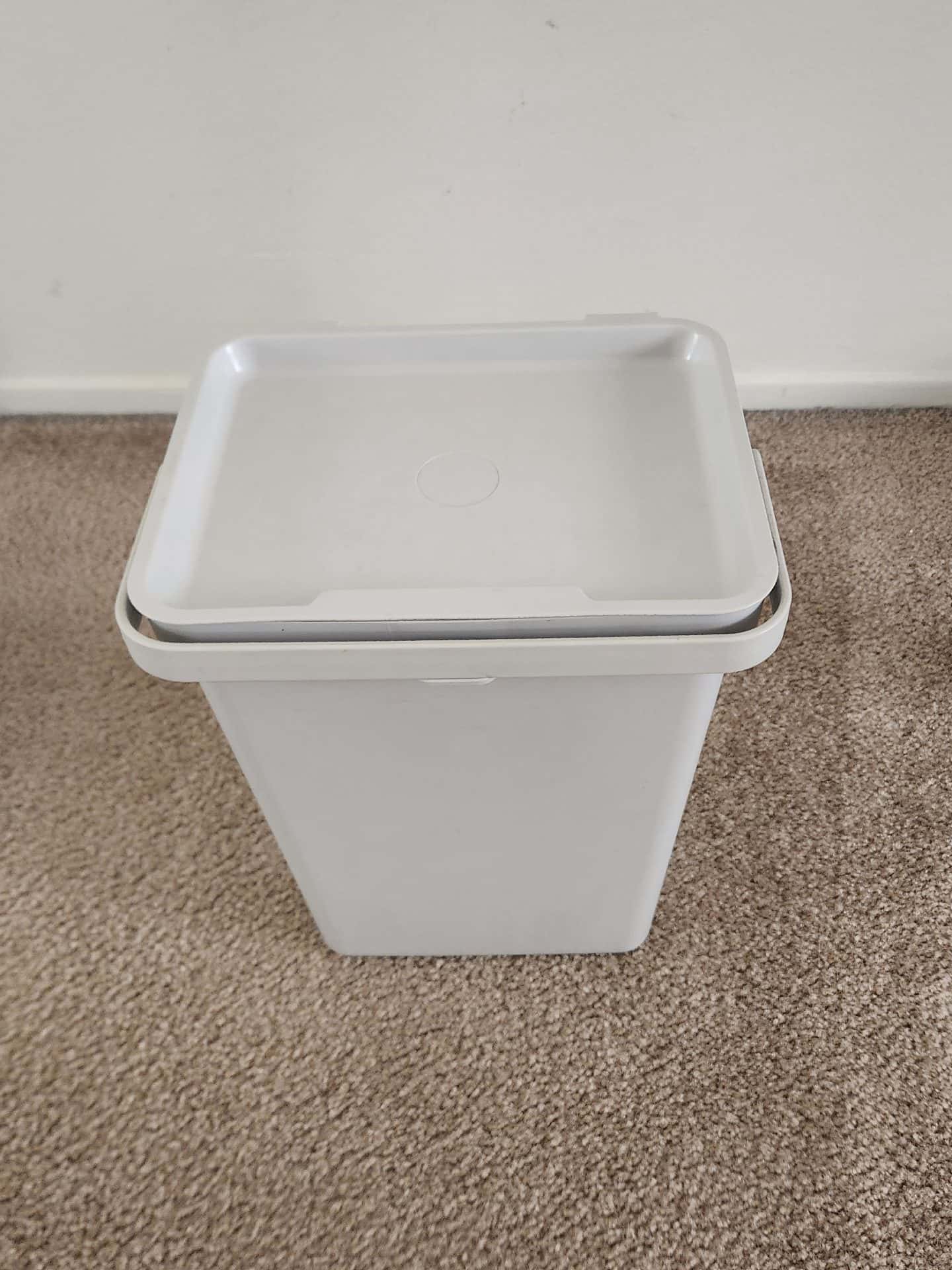 3 gallon trash bin 1