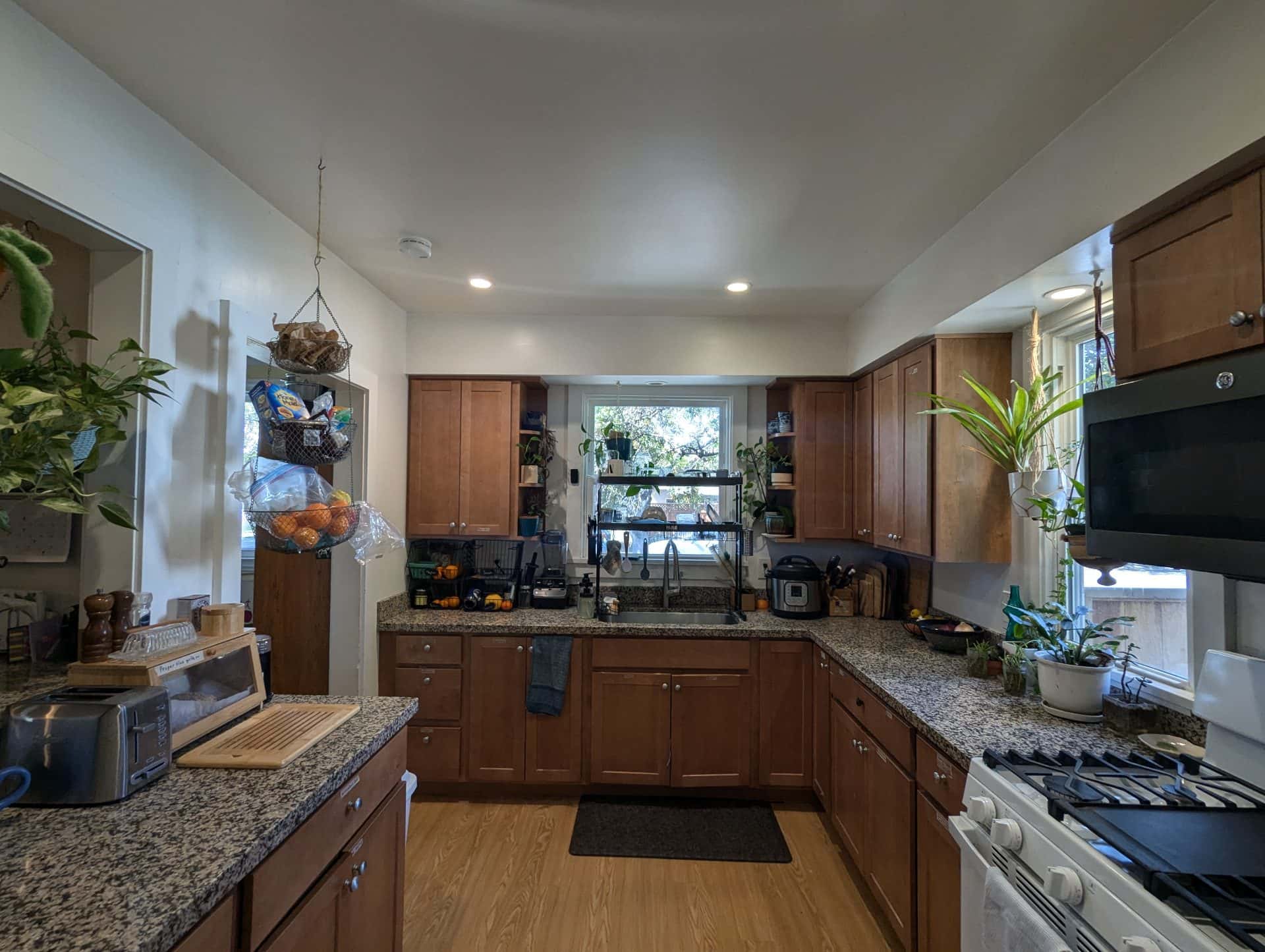 1-month sublet available in October in warm, cooperative home! 3