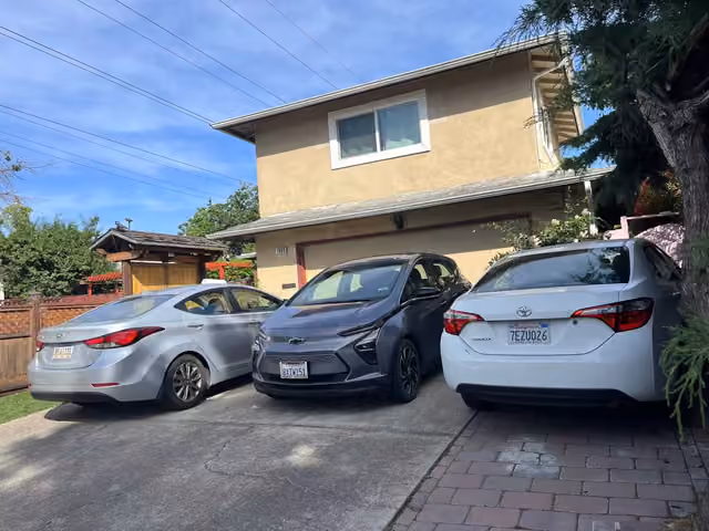 A furnished bigger room available located in Loma Verde Ave, Palo Alto from 8/12/2026 3