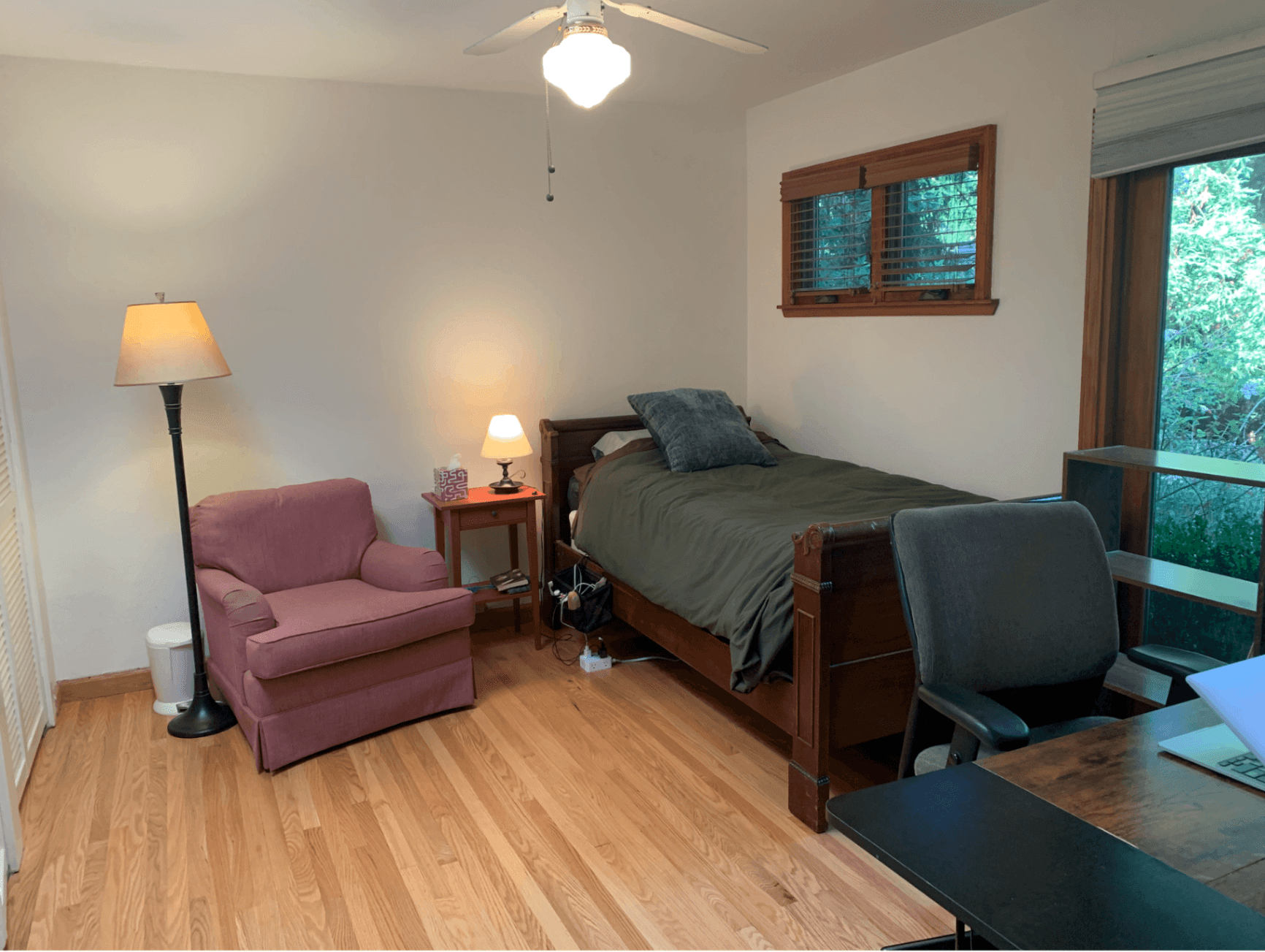 Studio/room with independent entry and bathroom. 5 minutes bike from campus 2