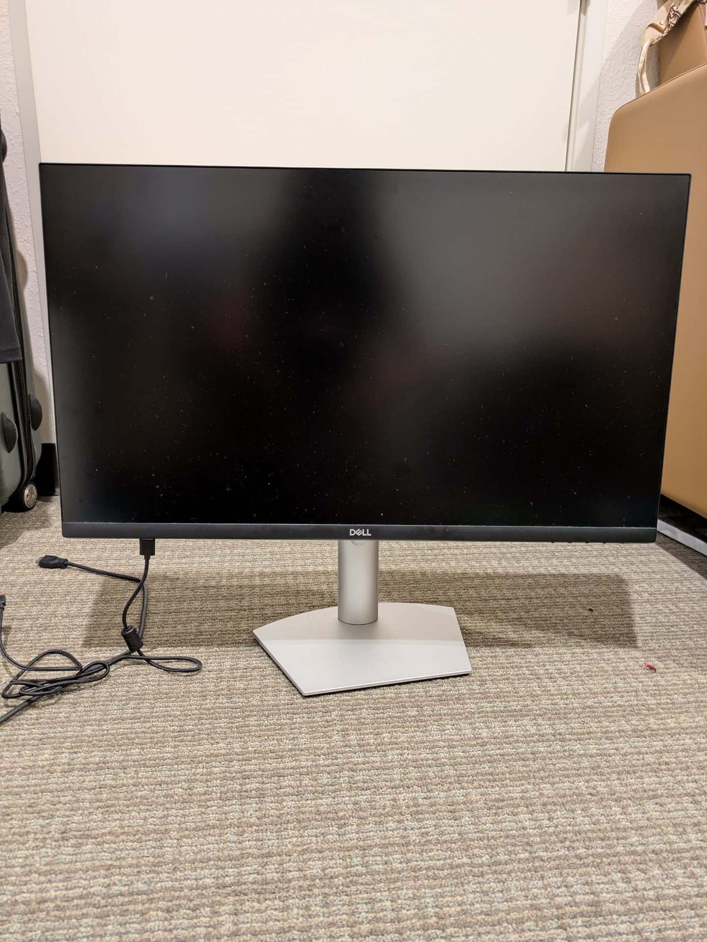 Selling Dell Monitor 27in, 4k Resolution, USB C Connection 1