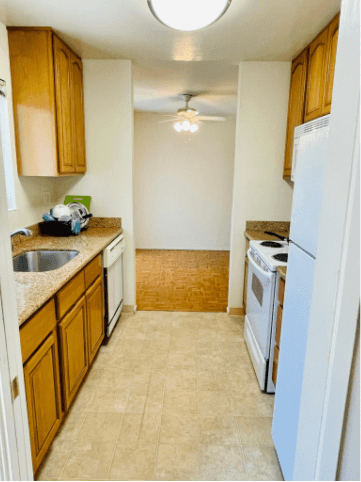 1 large living room in a 2b1b apartment close to downtown palo alto 1