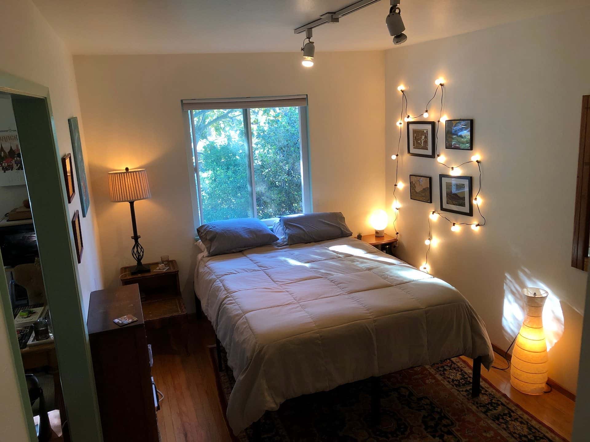 Studio apartment available in warm, cooperative community! 1