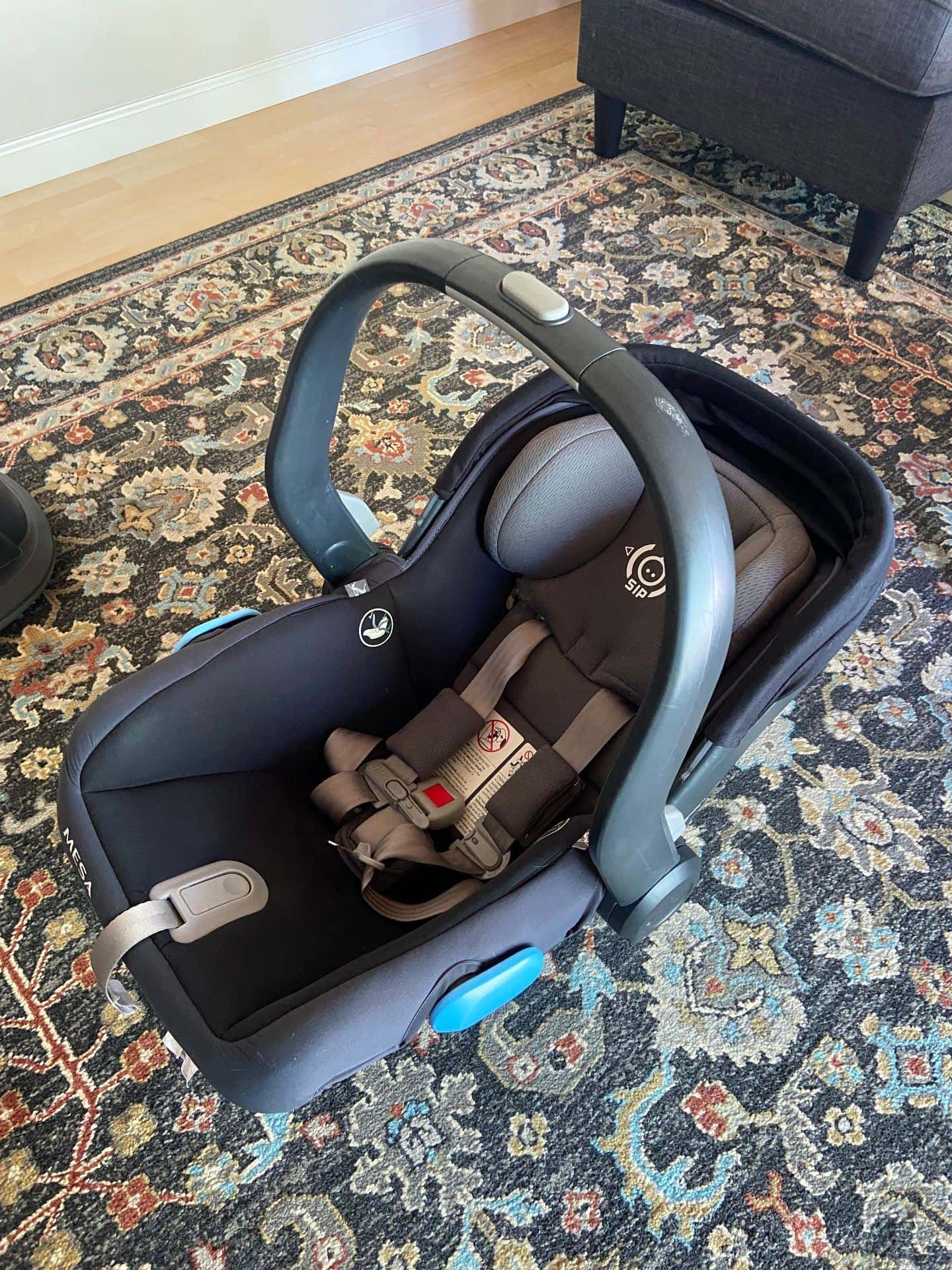 Infant Car Seat ($50), Car Seat Base ($50), and Baby Bathtub (free!) 1