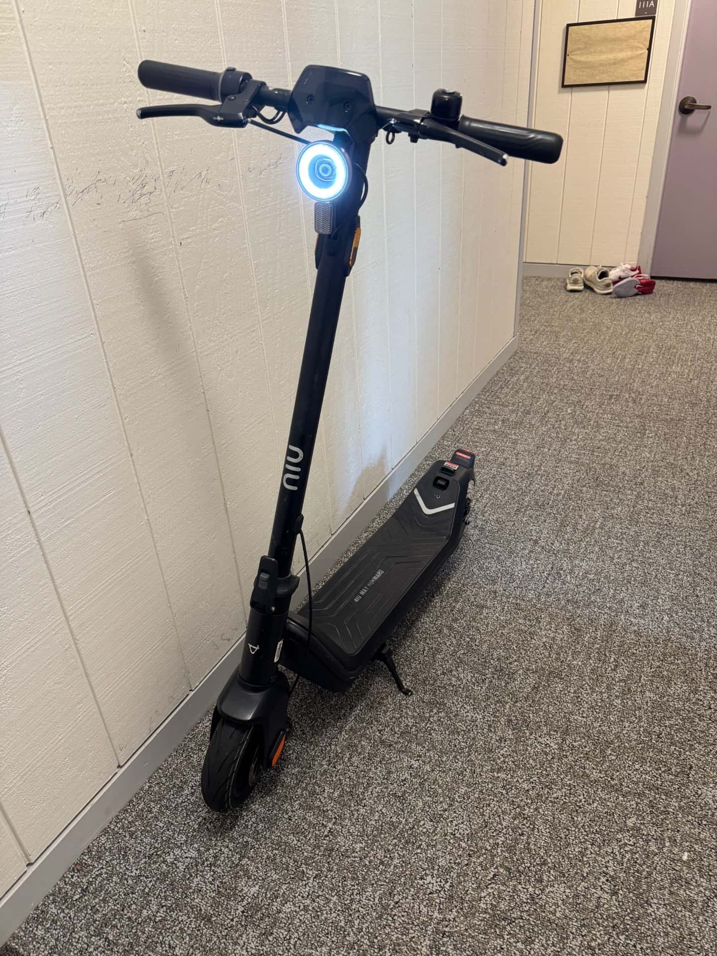 NIU KQi3 Pro Black Electric Scooter 1