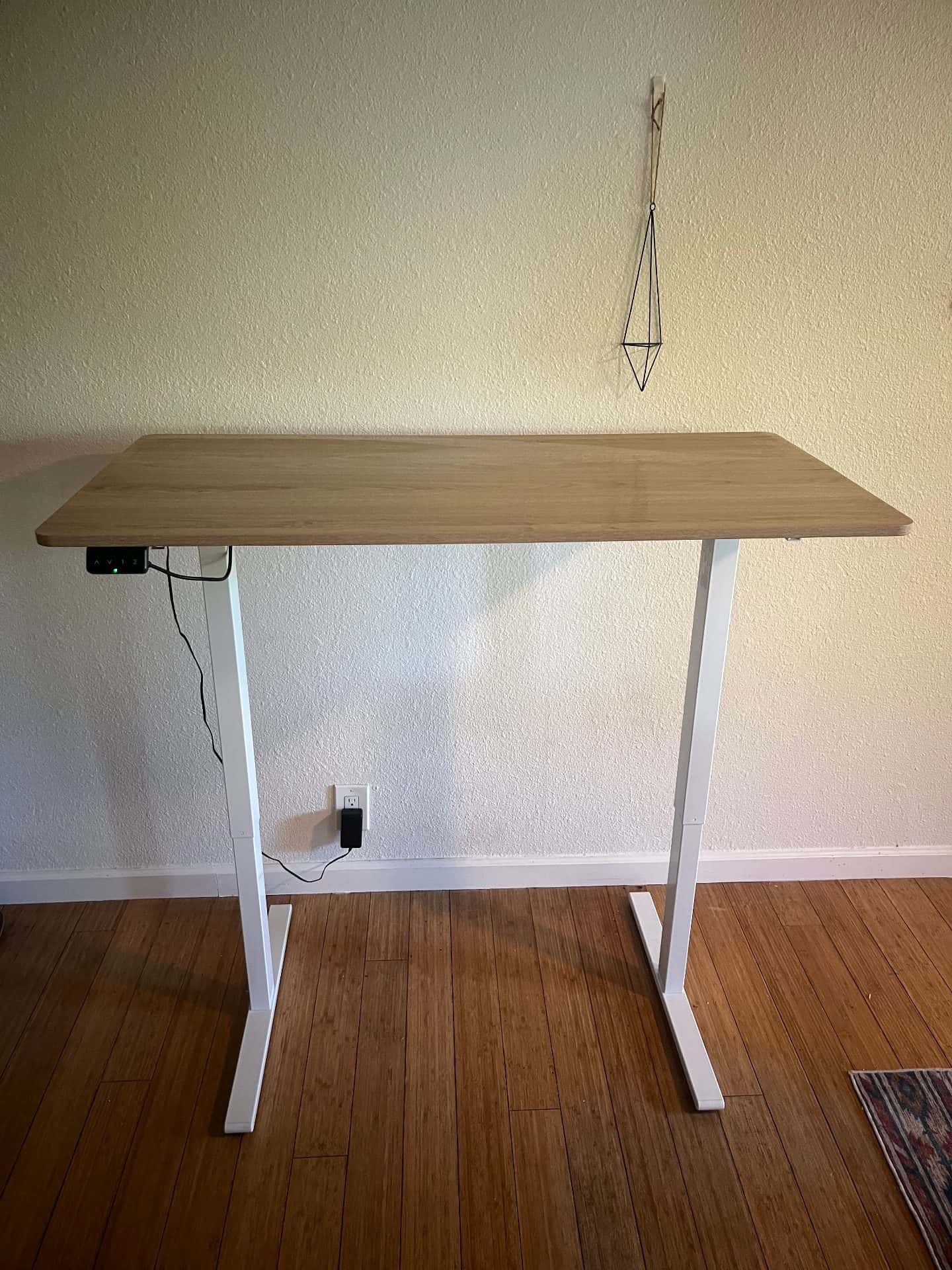 Lightly used Fezibo standing desk - RRP $100 1
