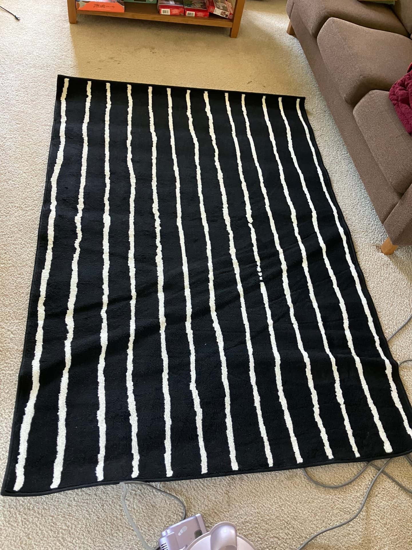 free black & white striped rug 52"x75" 1