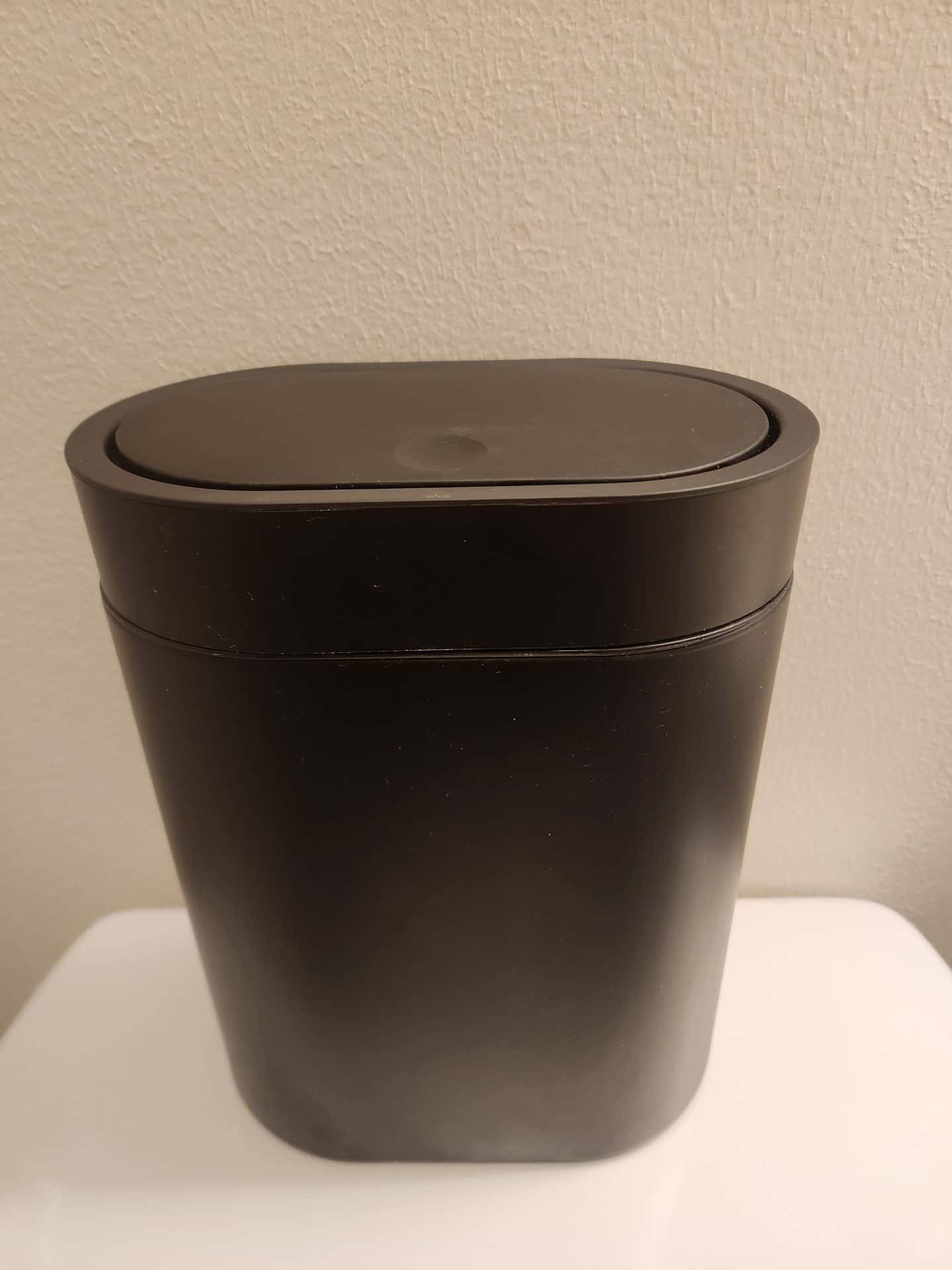 Small trash bin 1