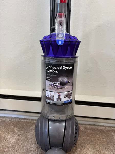 Vacuum Cleaner-Dyson 1