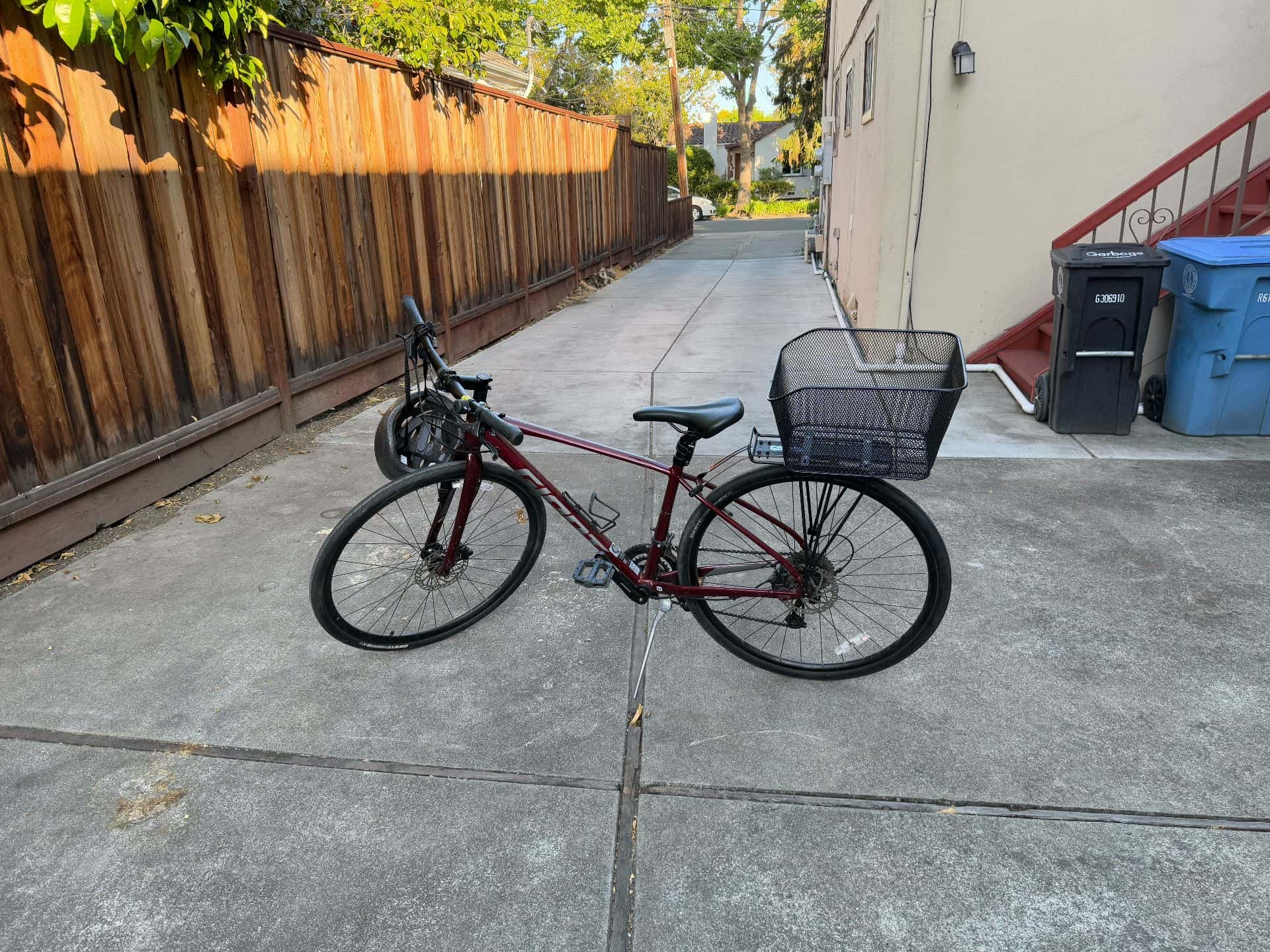 GIANT brand bike - perfect commuter bike! 1