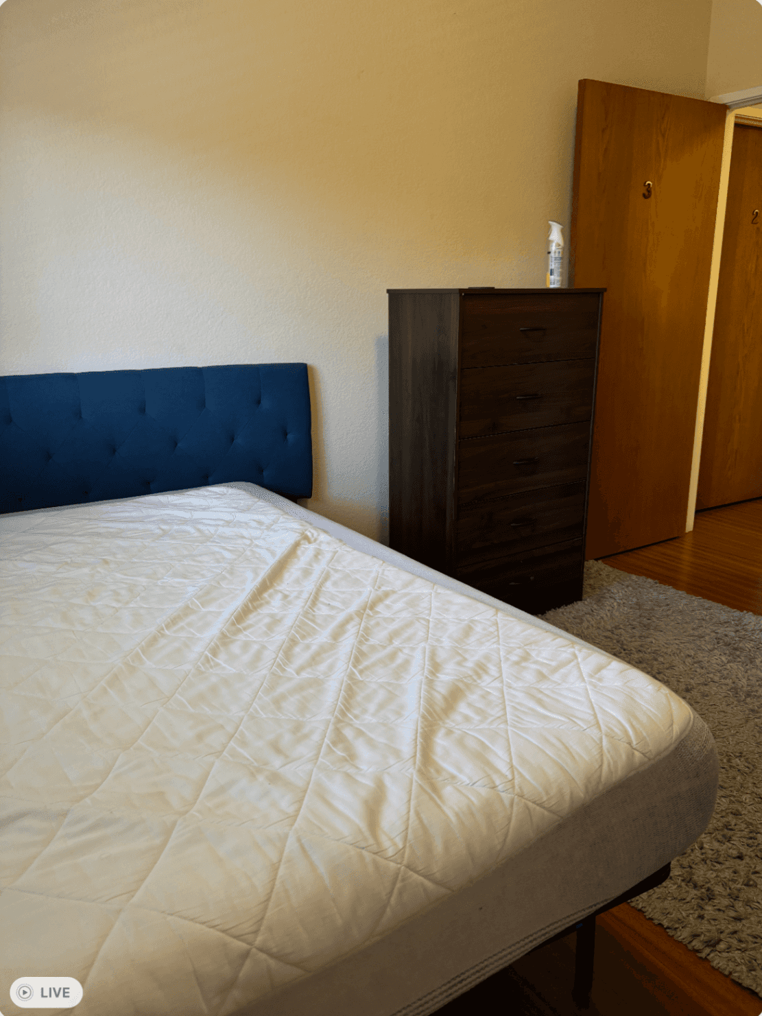 Furnished Room Available in shared Menlo Park House – Available on 6/6 1