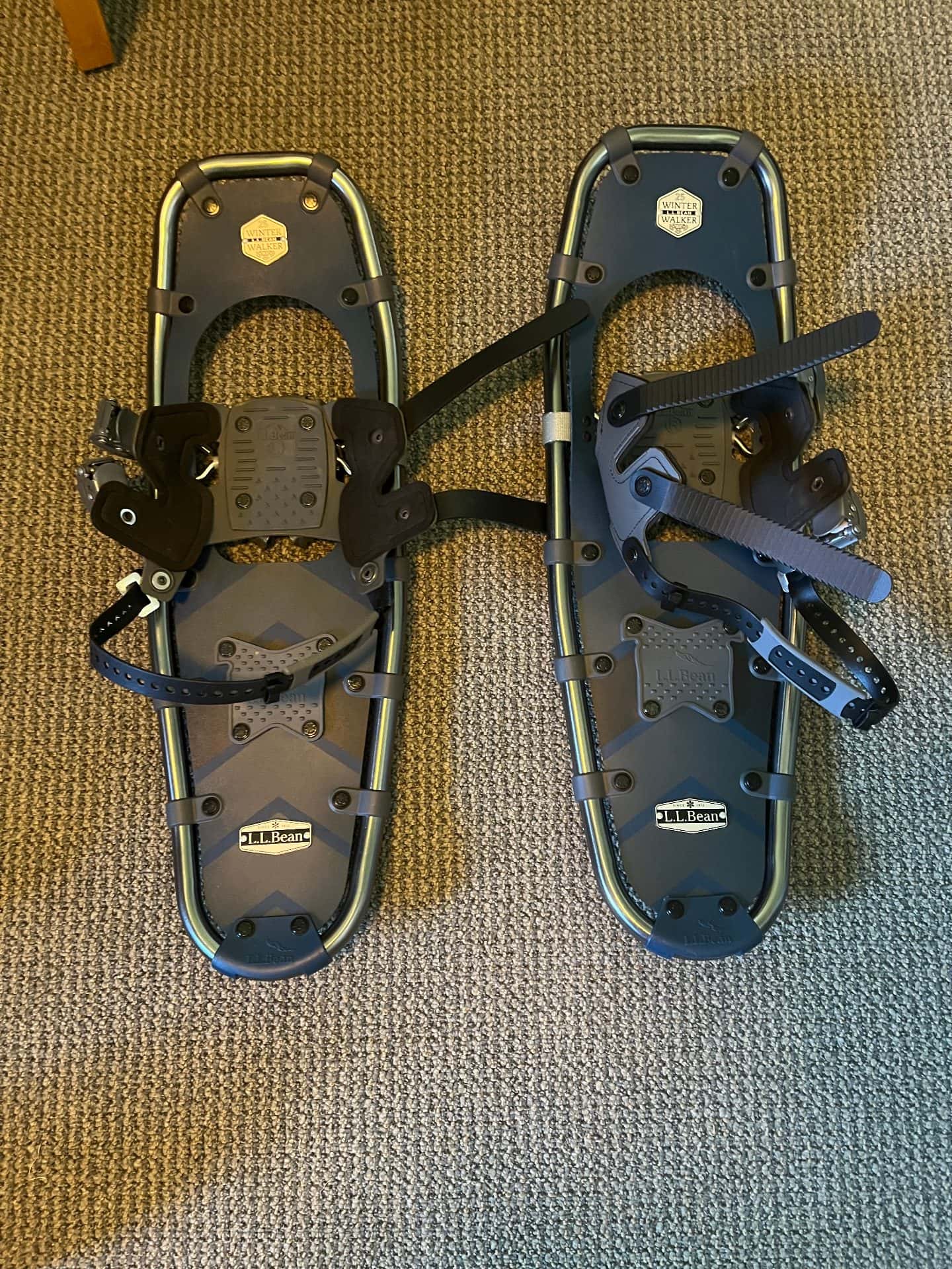 Snow shoes 25" LL Bean Winter Walker 1