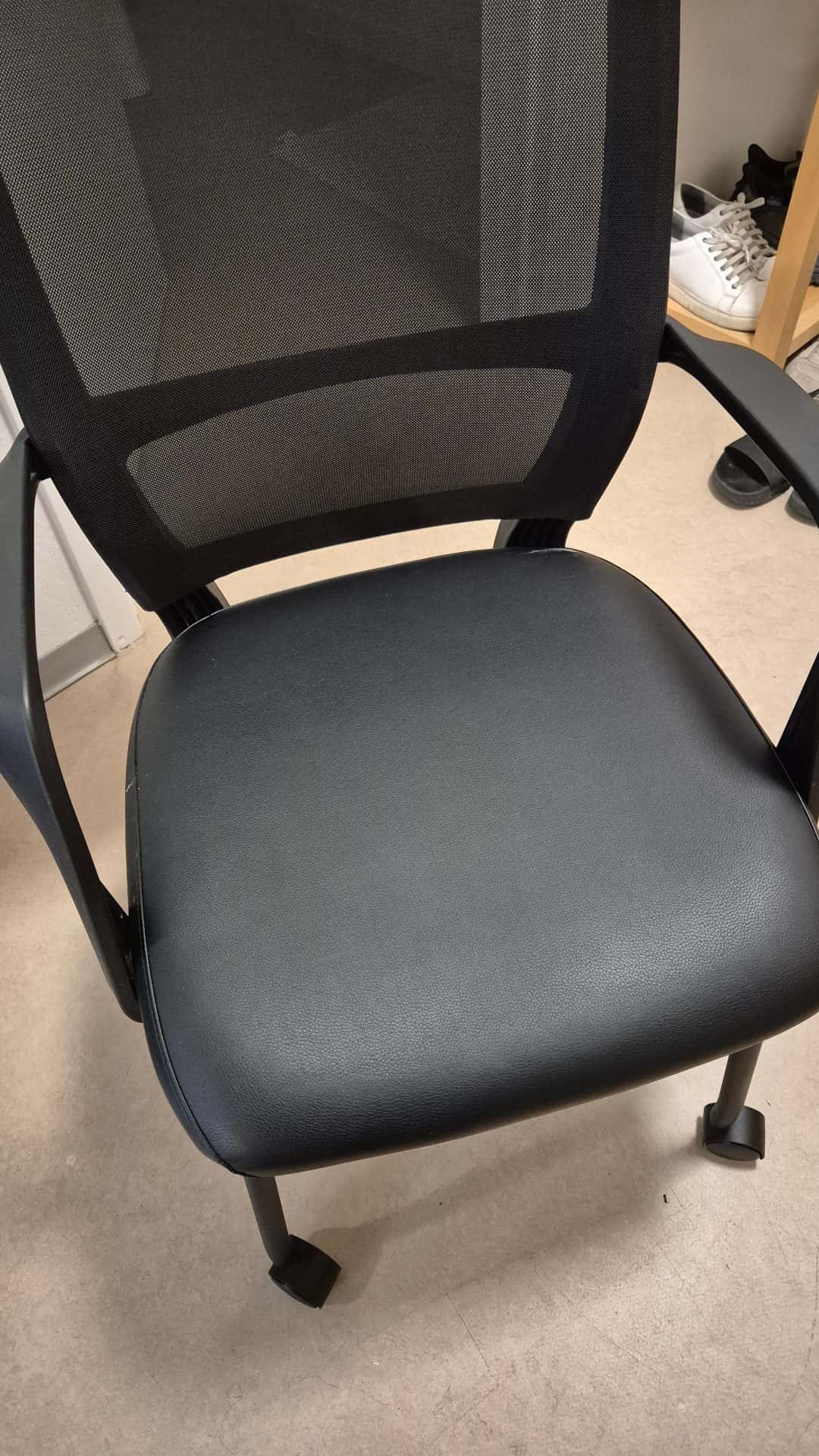 Clean Mesh Office Chair (Desk Chair) - $10 (Stanford) 1