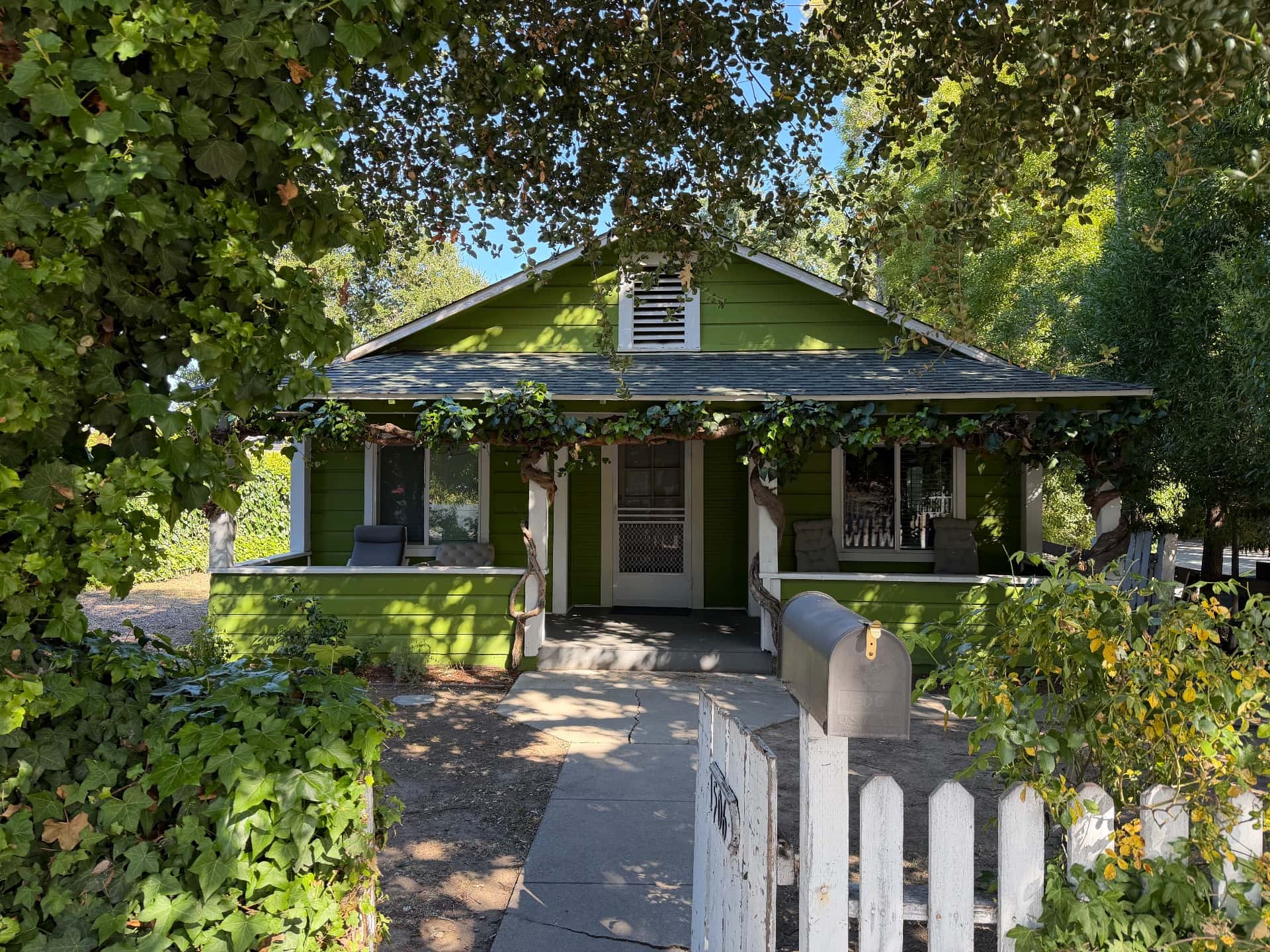 Sublet: 2B/1B Fully Furnished House in Redwood City (June 22 - July 29, bike included) 1