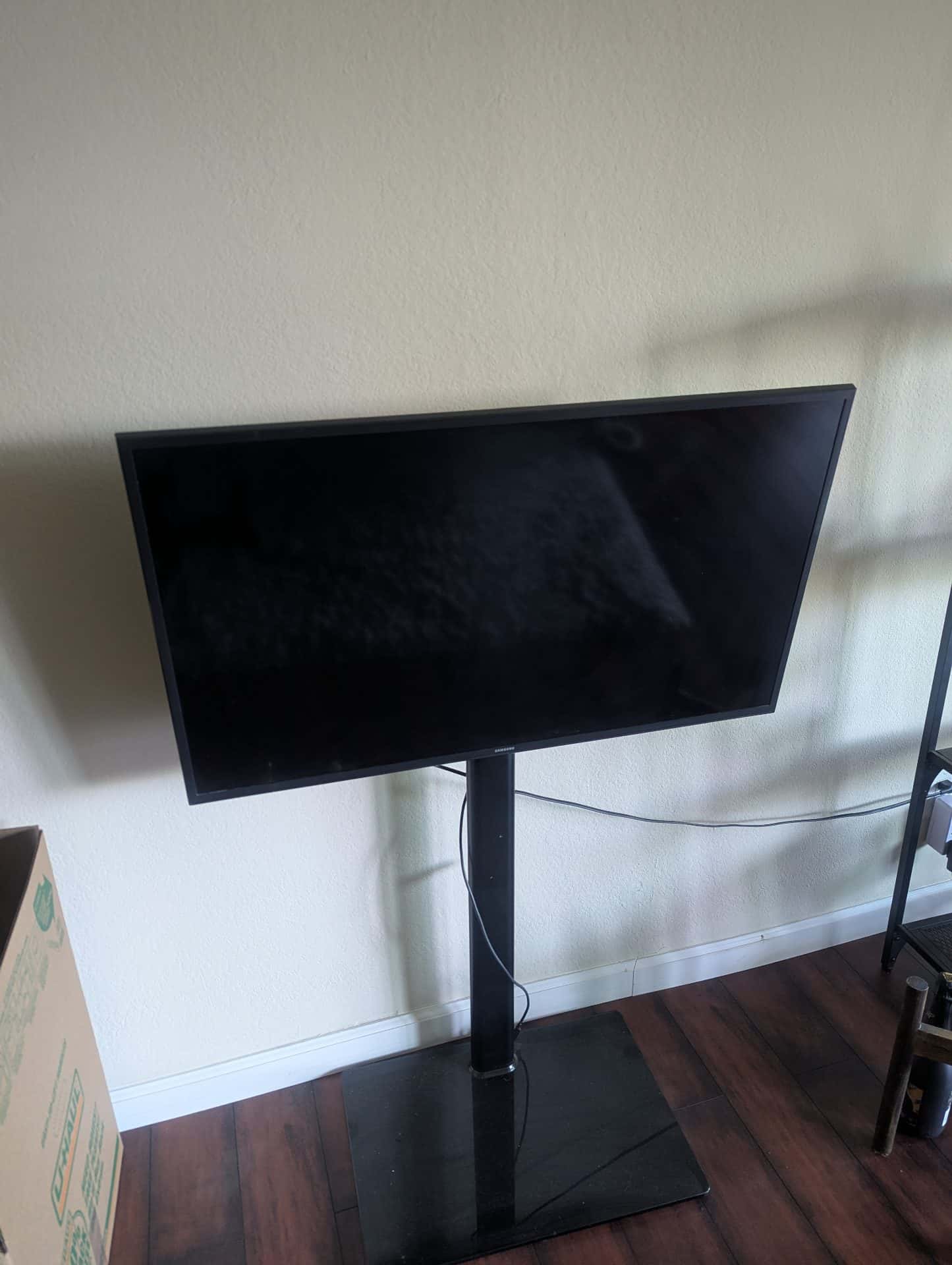 ~40inch flat screen tv on stand 1